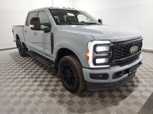 Used 2025 Ford F350 Lariat w/ Black Appearance Package AWD/4WD image 4