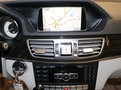 Used 2015 Mercedes-Benz E 350 Sedan image 32