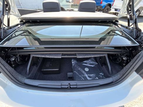 Used 2015 Volkswagen Eos Executive FWD image 17