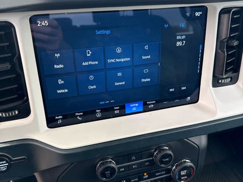 Used 2025 Ford Bronco Heritage Edition AWD/4WD image 3