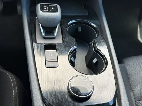 Used 2025 Nissan Rogue SV AWD/4WD image 19