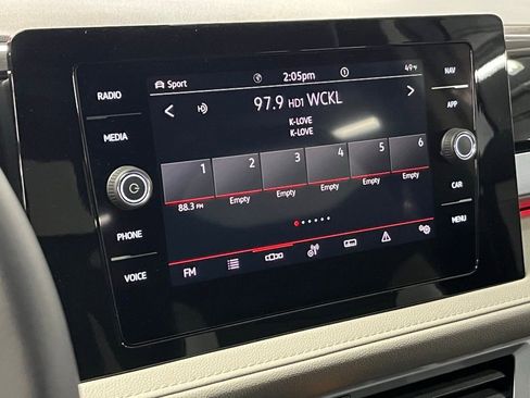 New 2025 Volkswagen Taos SEL image 27