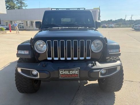 Used 2018 Jeep Wrangler Unlimited Sahara w/ Cold Weather Group AWD/4WD image 3