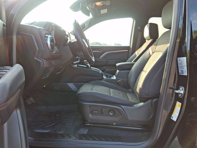 Used 2024 Chevrolet Colorado Z71 w/ Z71 Convenience Package 2 AWD/4WD image 15