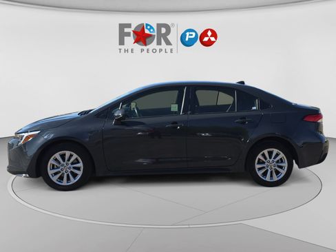 Used 2025 Toyota Corolla LE w/ LE Premium Package FWD image 2