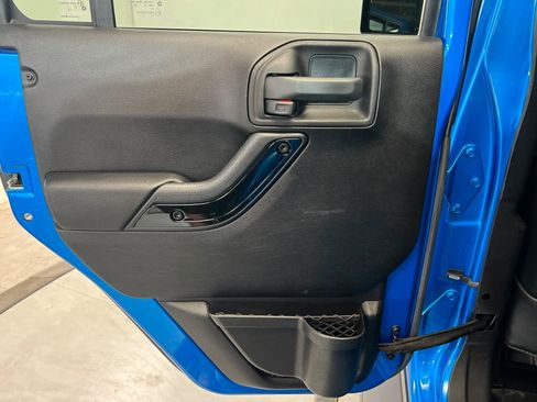 Used 2014 Jeep Wrangler Altitude image 19