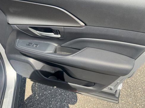 Used 2025 Toyota Grand Highlander FWD image 17