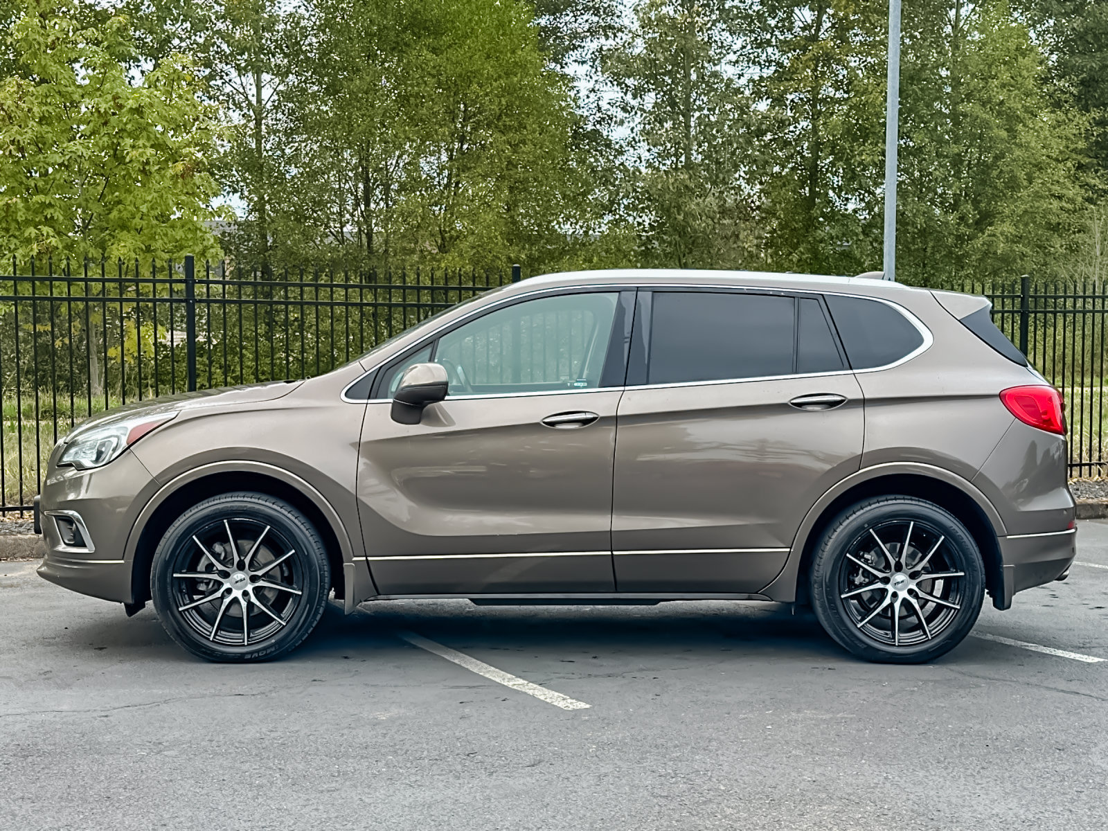 Used 2018 Buick Envision Premium AWD/4WD image 7