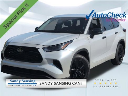 Used 2023 Toyota Highlander L FWD image 1