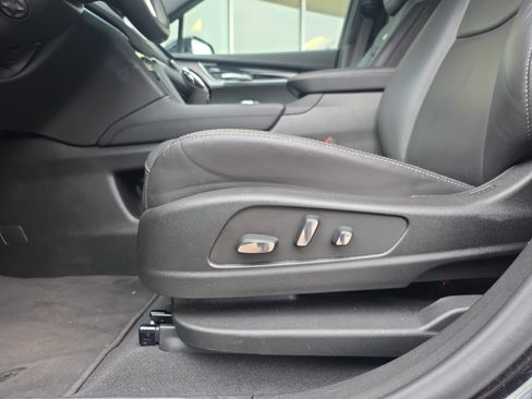 Used 2025 Cadillac XT5 Premium Luxury image 18