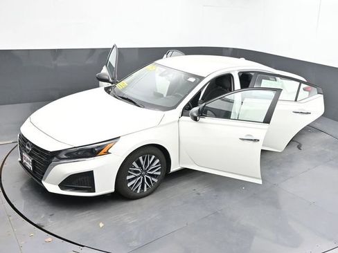 Used 2025 Nissan Altima 2.5 SV image 60