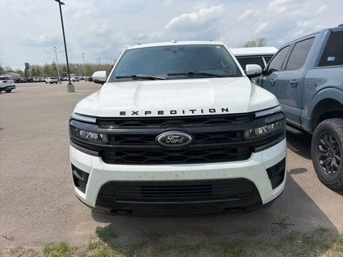 Used 2022 Ford Expedition Max Limited AWD/4WD image 2