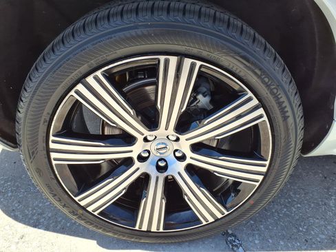 Certified 2023 Volvo XC90 B6 Ultimate AWD/4WD image 9