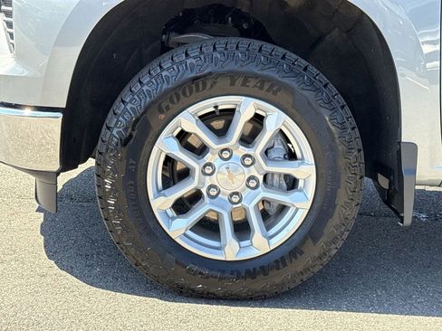 Used 2025 Chevrolet Silverado 1500 LT AWD/4WD image 12