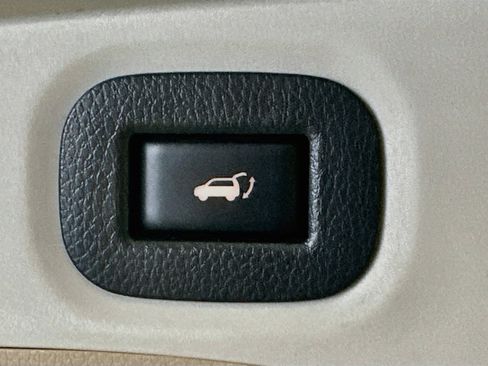 Used 2018 Nissan Rogue SL w/ Premium Package FWD image 29