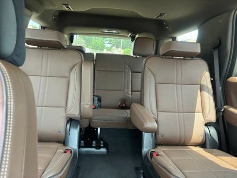 Used 2025 Chevrolet Tahoe High Country AWD/4WD image 15