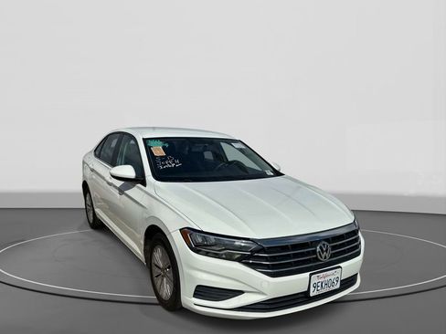 Used 2019 Volkswagen Jetta SE FWD image 4
