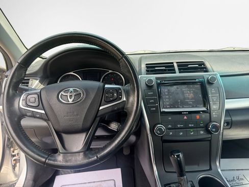 Used 2016 Toyota Camry SE w/ Moonroof Package FWD image 19