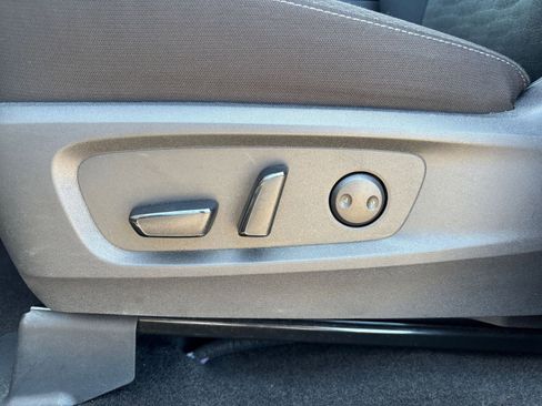 Used 2025 Nissan Pathfinder SV FWD image 22