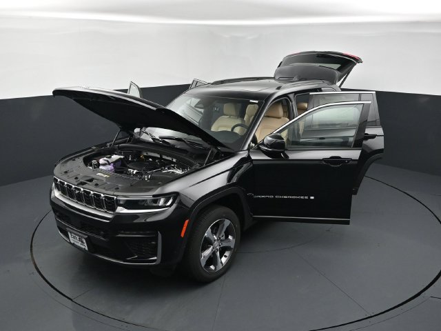 New 2026 Jeep Grand Cherokee Limited w/ Luxury Tech Group II AWD/4WD image 26