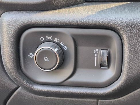 Used 2023 RAM 2500 Big Horn w/ Cold Weather Group AWD/4WD image 33