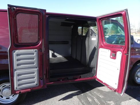 Used 2006 Ford E-150 and Econoline 150 Commercial image 17