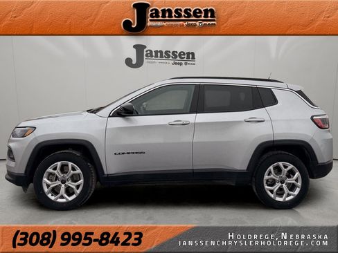 Used 2025 Jeep Compass Latitude image 1