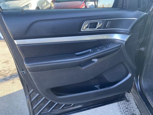 Used 2016 Ford Explorer XLT w/ Equipment Group 202A image 21