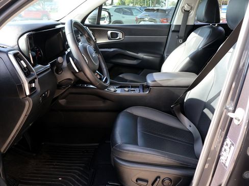 Used 2022 Kia Sorento S FWD image 17