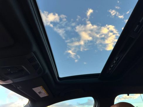 Used 2018 BMW 330e image 21