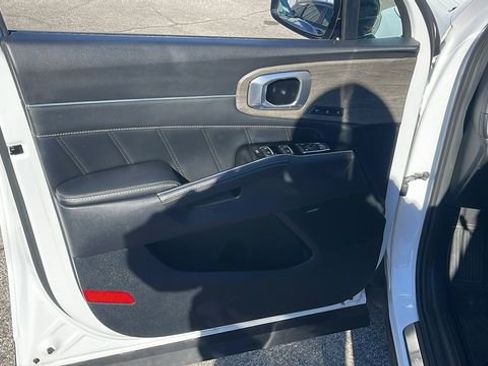 Used 2023 Kia Sorento SX Prestige image 12