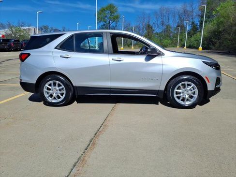 Used 2022 Chevrolet Equinox LS w/ LPO, Floor Liner Package AWD/4WD image 3
