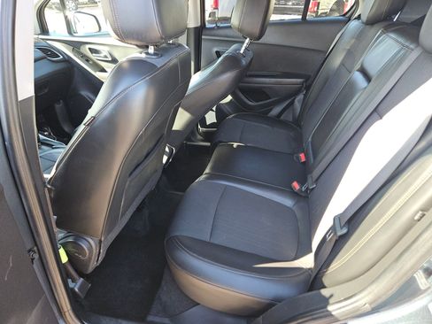 Used 2022 Chevrolet Trax LT w/ LT Convenience Package image 23