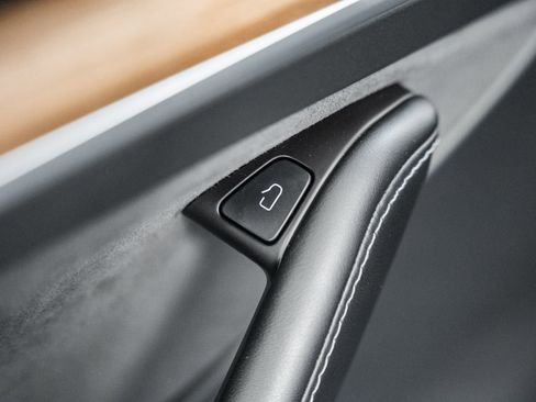 Used 2024 Tesla Model Y Long Range image 42