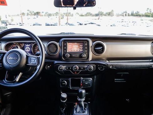 Certified 2020 Jeep Gladiator Sport image 15