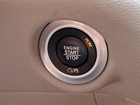 Used 2023 Chrysler Pacifica Touring-L FWD image 24