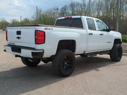Used 2018 Chevrolet Silverado 1500 LT w/ Redline Edition AWD/4WD image 8