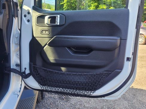 Used 2018 Jeep Wrangler Unlimited Sahara AWD/4WD image 24
