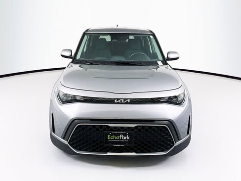 Used 2025 Kia Soul LX w/ LX Technology Package FWD image 2