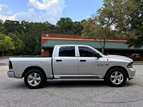 Used 2015 RAM 1500 Express RWD image 3