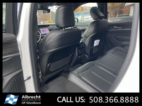 New 2025 Jeep Grand Cherokee Limited w/ Luxury Tech Group II image 11