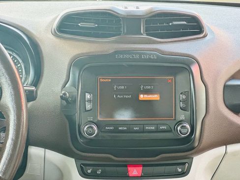 Used 2017 Jeep Renegade Limited image 12