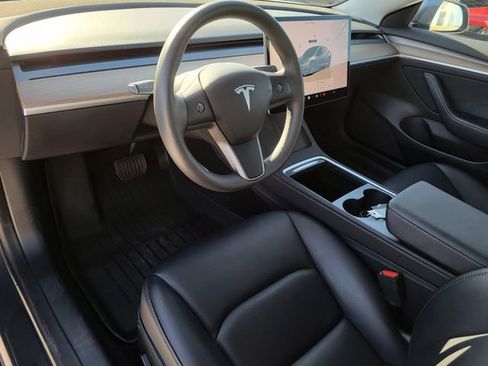 Used 2023 Tesla Model 3 Standard Range image 18
