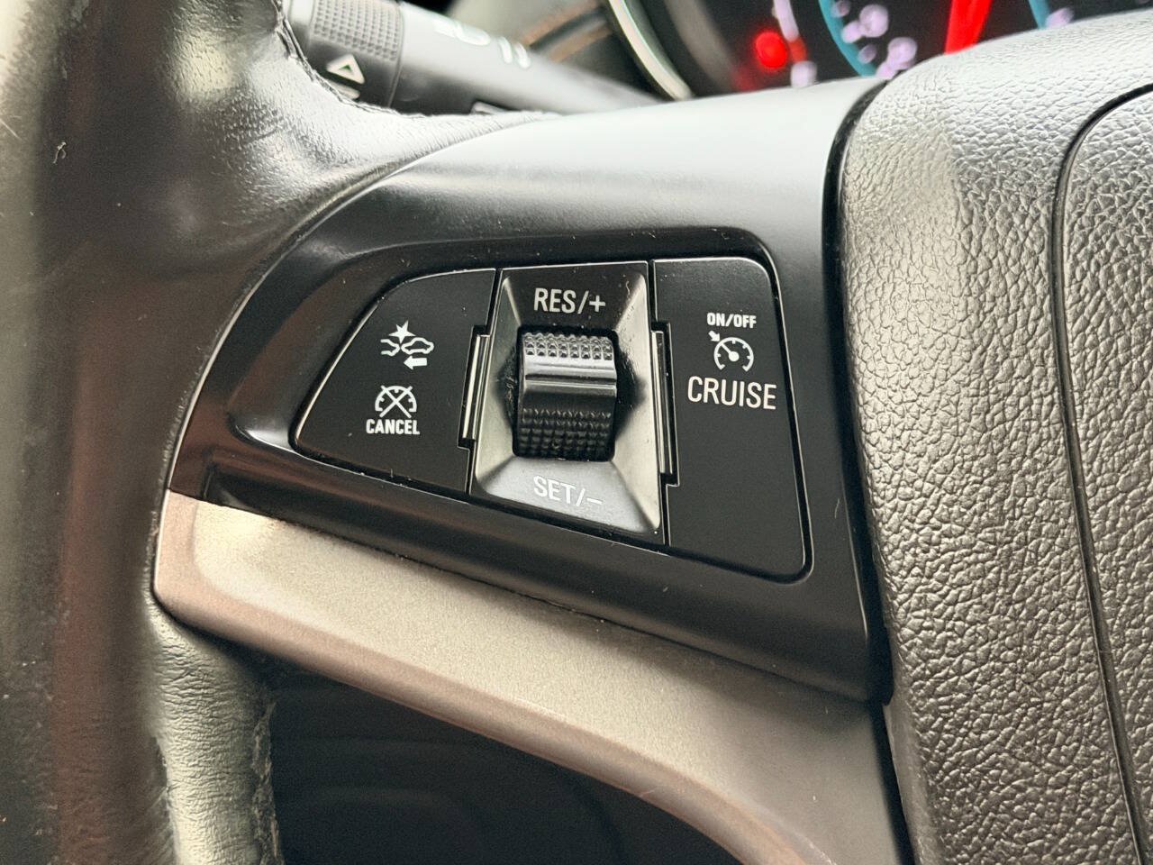 Used 2018 Chevrolet Trax Premier w/ Midnight Edition FWD image 33