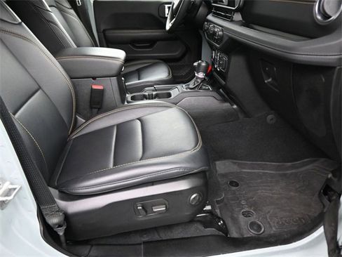 Used 2024 Jeep Wrangler Sahara image 35