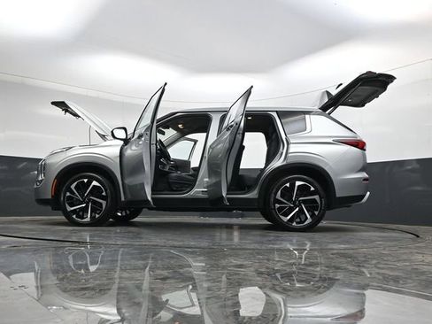 Used 2024 Mitsubishi Outlander SE image 40