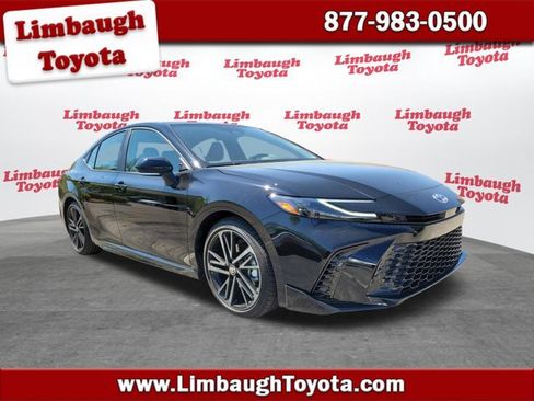 Used 2025 Toyota Camry XSE FWD image 1