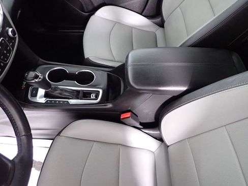 Used 2018 Chevrolet Equinox Premier image 30