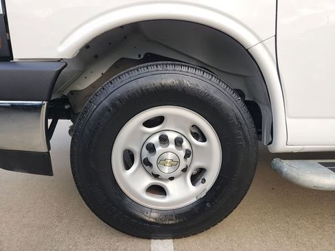 Used 2024 Chevrolet Express 2500 w/ Driver Convenience Package image 31