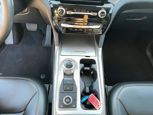 Used 2023 Ford Explorer Limited image 19